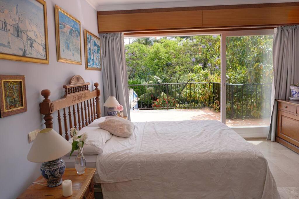 Private & Pool Nr Puerto Banus Villa